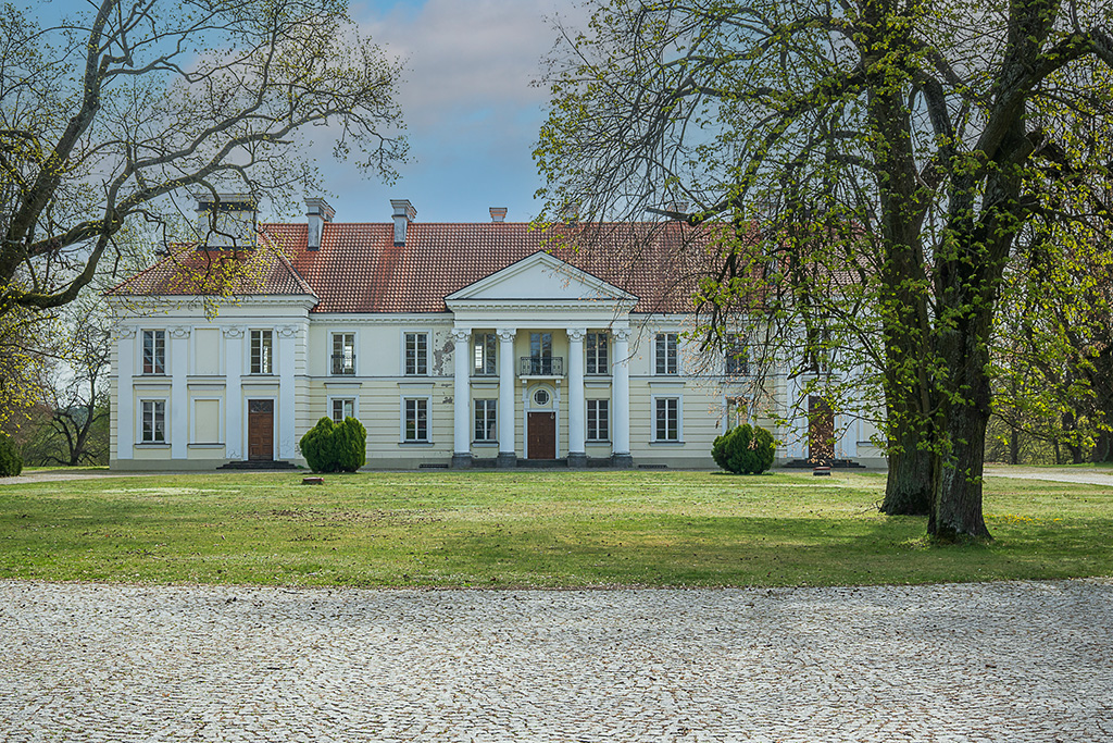 pałac w Rybienku Starym